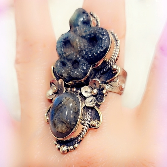 Labradorite Snake 🐍 Carved Handcrafted Tibetan Ring - Picture 3 of 3
